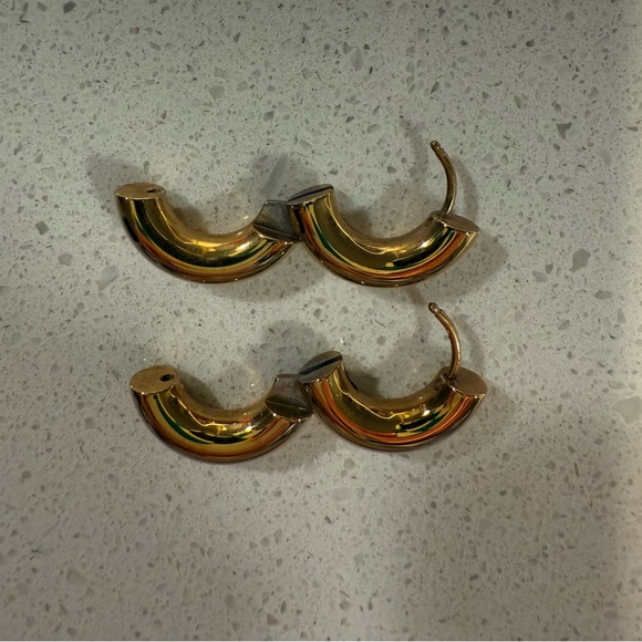 Hey Harper Chic Gold Hoop Earrings - Picture 2 of 5